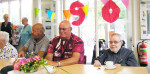 22. Het DOP was extra met slingers en bloemen versiert.